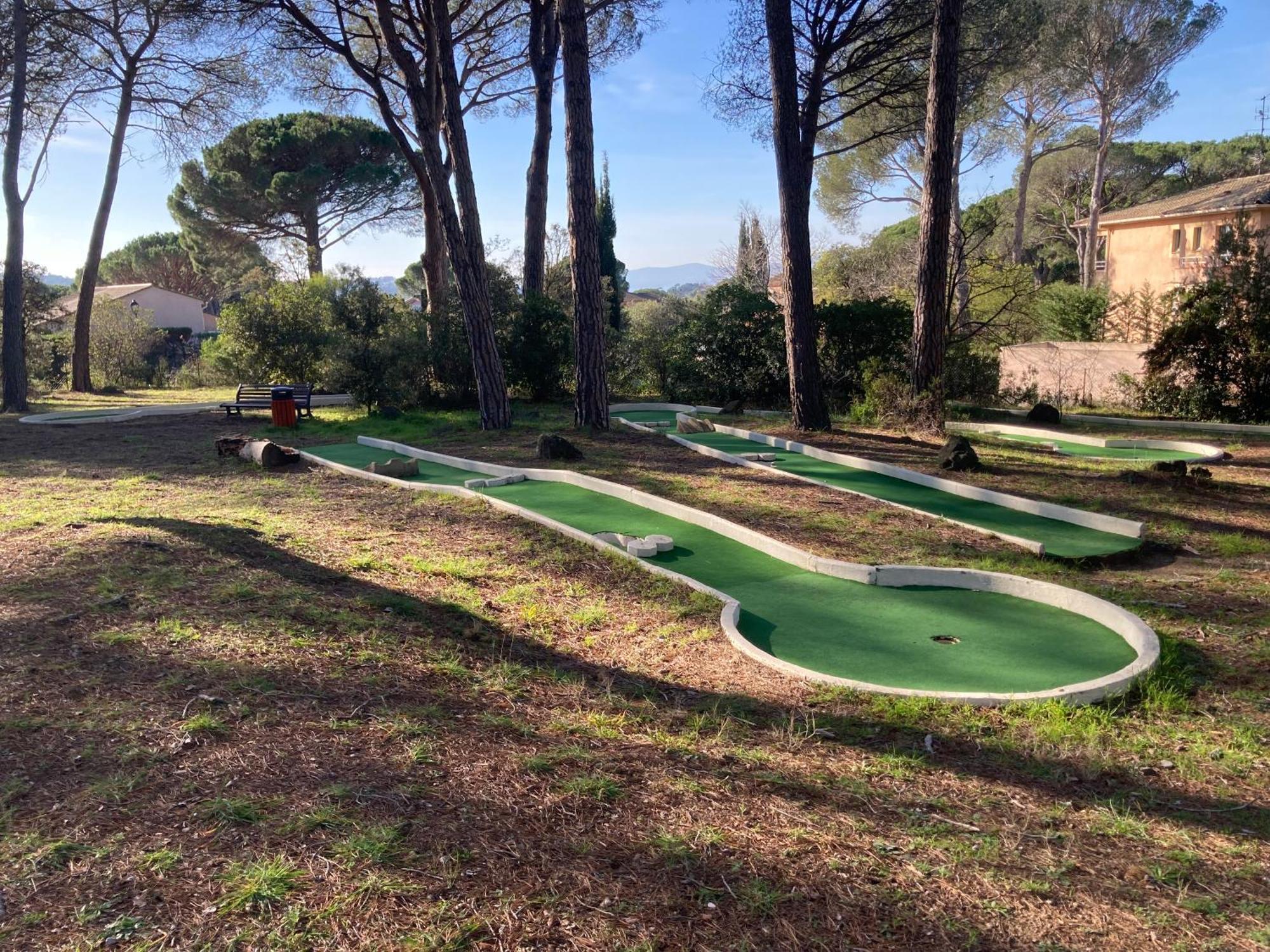 Charmant 2 Pieces Au Coeur Des Golfs De Saint Raphael Екстериор снимка
