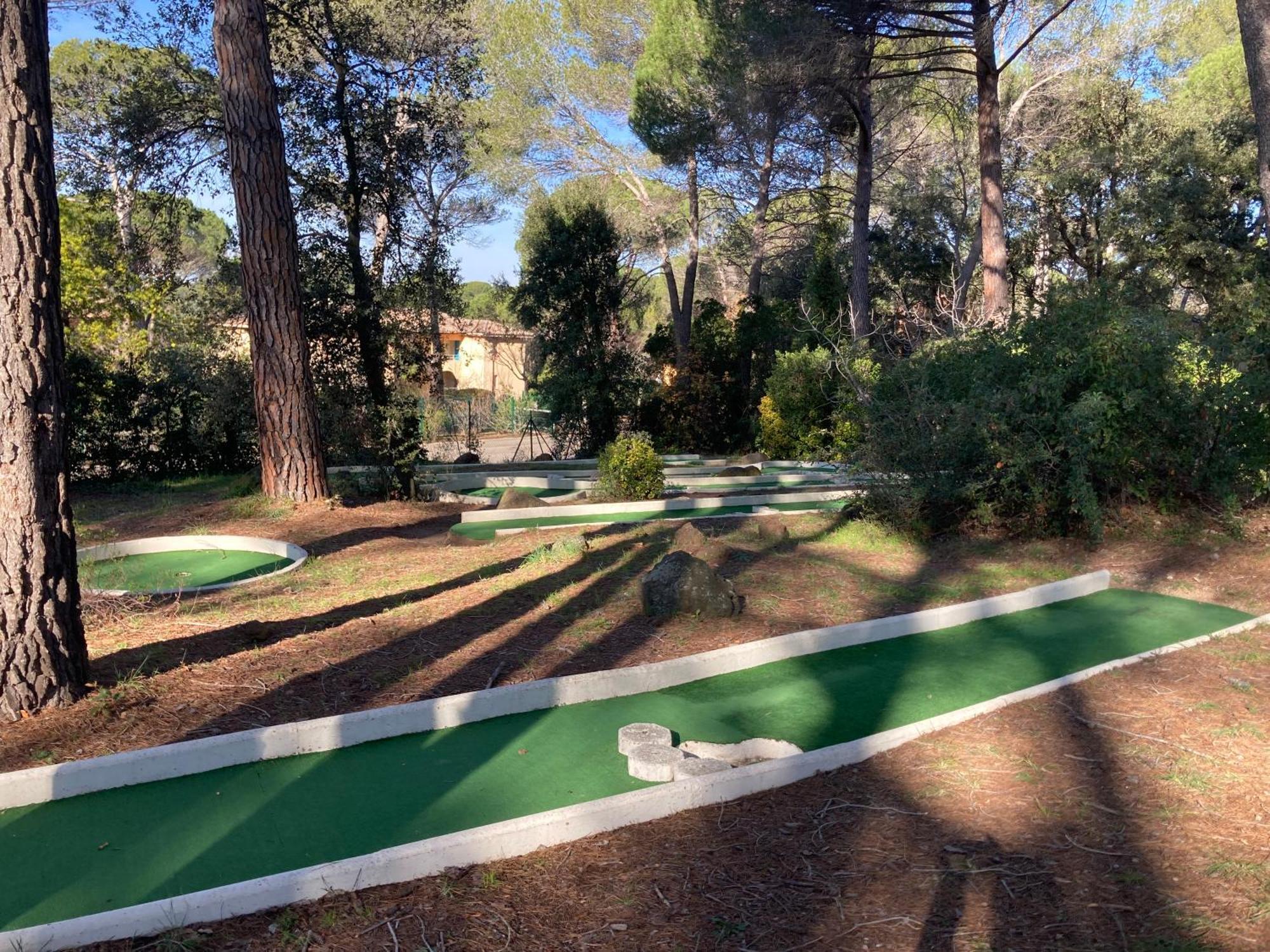 Charmant 2 Pieces Au Coeur Des Golfs De Saint Raphael Екстериор снимка