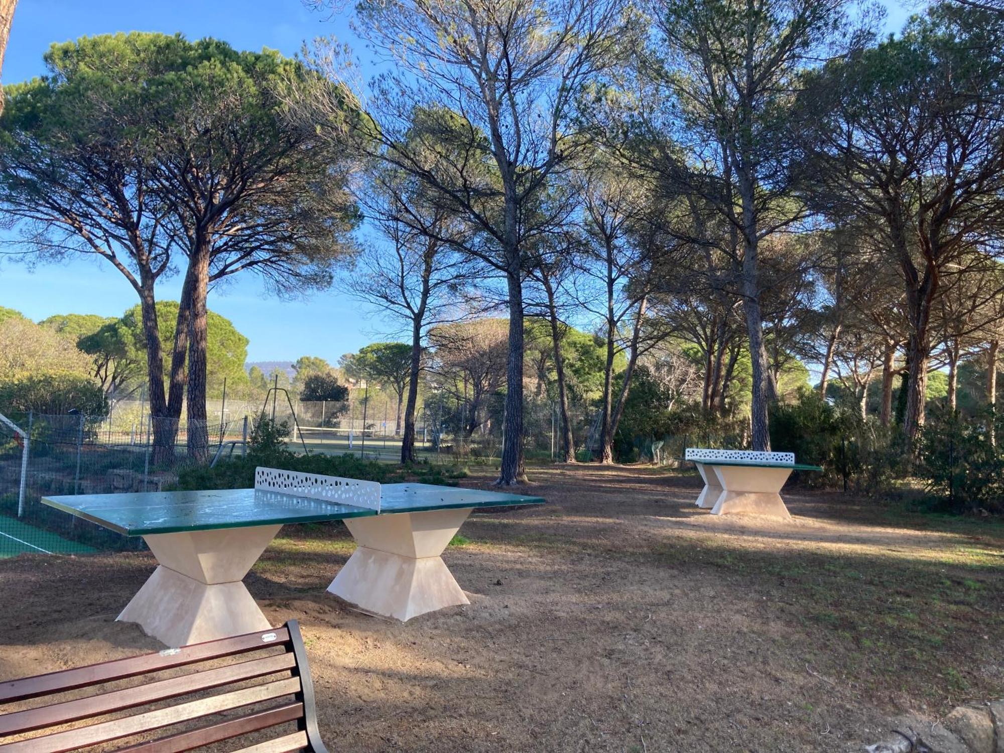 Charmant 2 Pieces Au Coeur Des Golfs De Saint Raphael Екстериор снимка