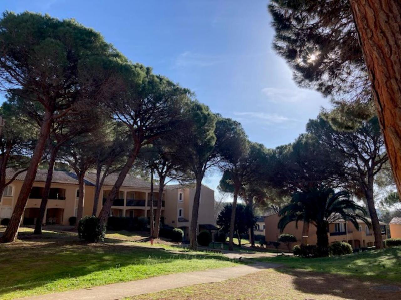Charmant 2 Pieces Au Coeur Des Golfs De Saint Raphael Екстериор снимка